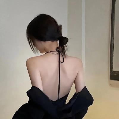 她的微笑和圈套